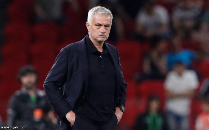 «يويفا» يوقف مورينيو 4 مباريات