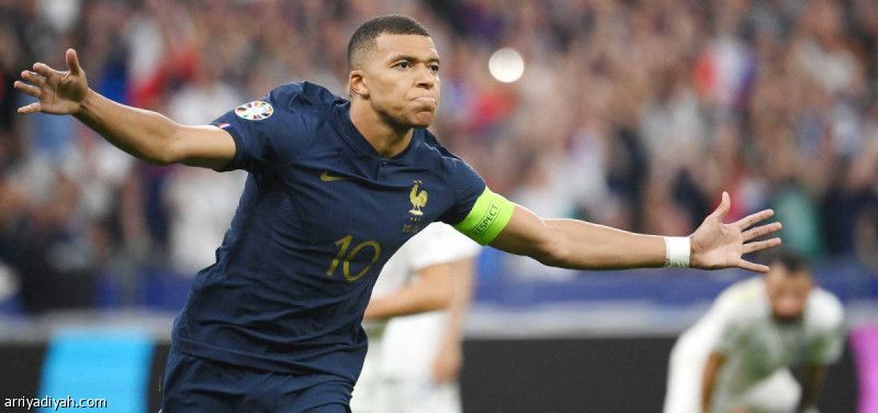 مبابي يحطّم رقم فونتين