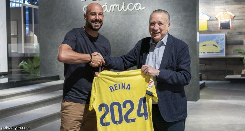 فياريال يمدد عقد رينا موسما إضافيا