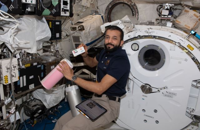 سلطان النيادي يبدأ تجربة إنتاج بلورات البروتينات الخاصة بالأجسام المضادة