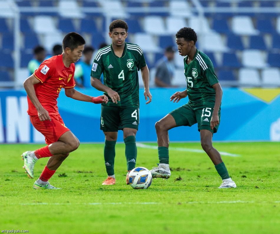 أخضر الناشئين يتصدر ويتجاوز الصين بثلاثية