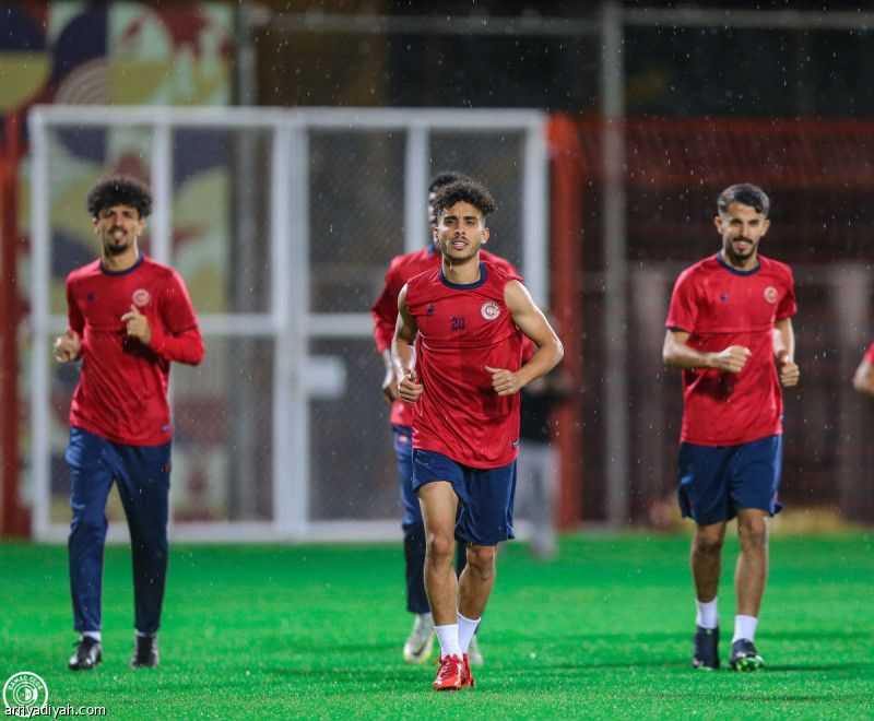 ضمك يستعد في إسبانيا 21 يوما