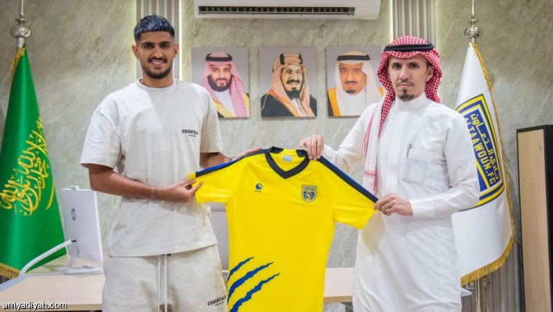 التعاون يضم الأحمد موسمين