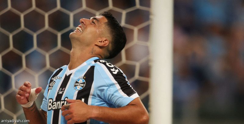 رئيس جريميو: سواريز يحتاج طرفا صناعيا