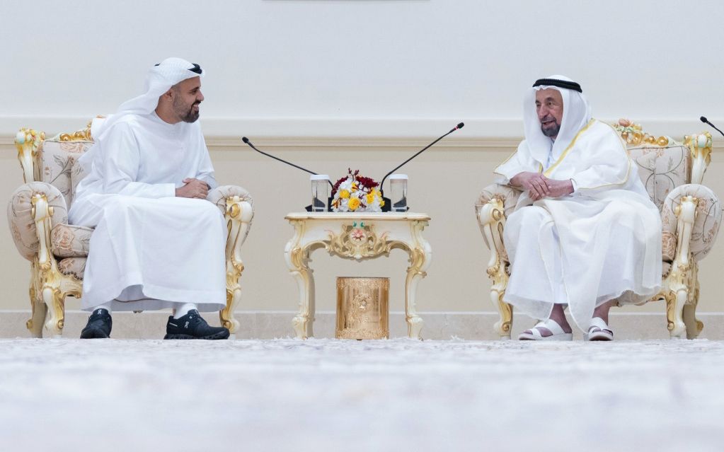 سلطان القاسمي يستقبل ذياب بن محمد ويشيد بتقدم مشروع السكك الحديدية الوطنية