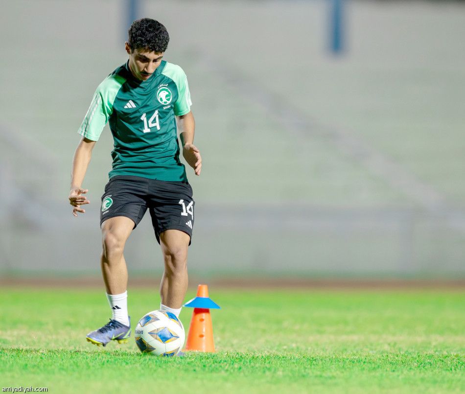 الأخضر يغير مقر السكن