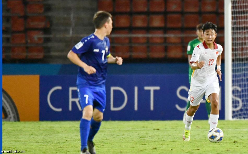 بسبب «التاريخية».. الصقور تواجه أوزبكستان