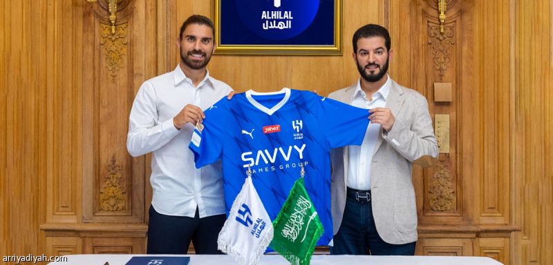 نيفيز .. الصفقة الأولى