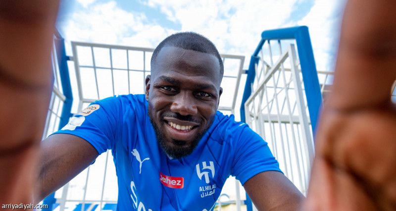 الهلال يبعد الطبيب