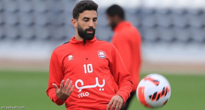 الرائد يمدد عقد فوزير موسمين