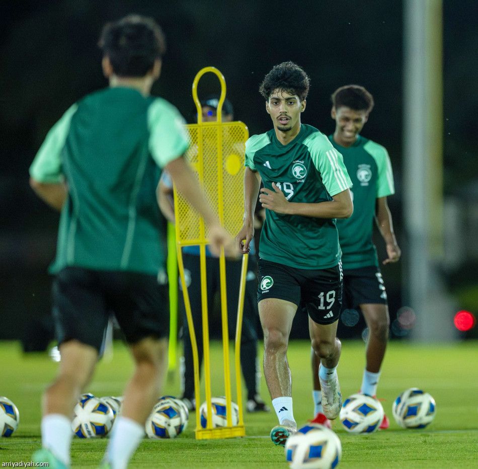 5 منتخبات تزاحم الأخضر السكن