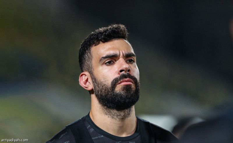 الرائد يخطب ود هنريكي