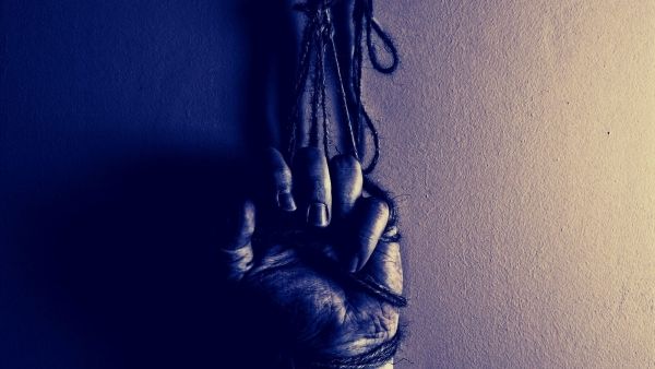 جدد دعوته للإفراج عن كافة المختطفين.. الأمريكي للعدالة يطالب بتفعيل آليات الحماية من ممارسات التعذيب