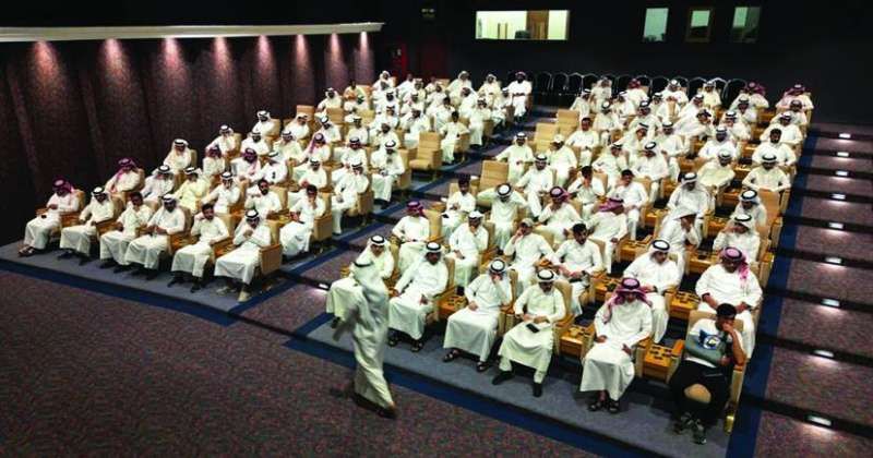 المفتشون الجمركيون الجدد خلال تسليمهم قرارات تعيينهم