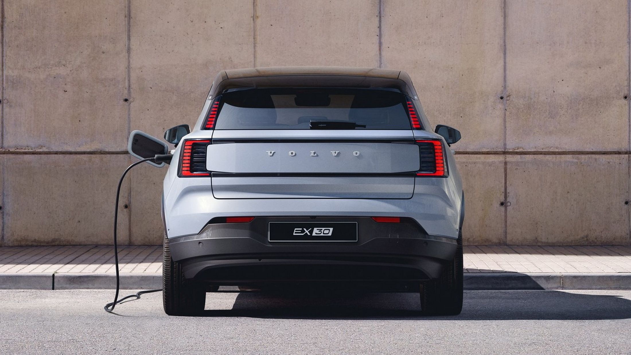 فولفو تعتزم تعديل سياراتها الكهربائية لاستخدام شواحن تسلا