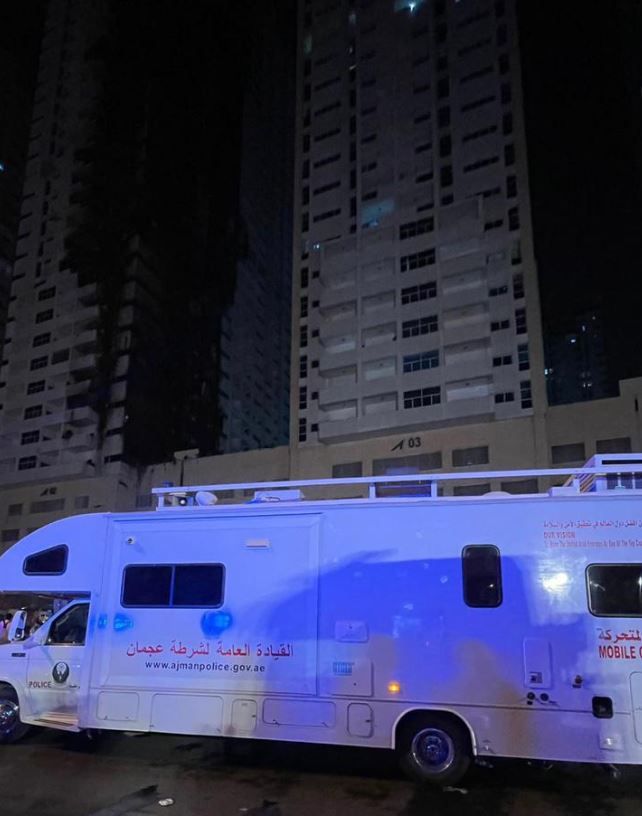 فرق الدفاع المدني بعجمان تخمد حريقاً بأحد الأبراج السكنية