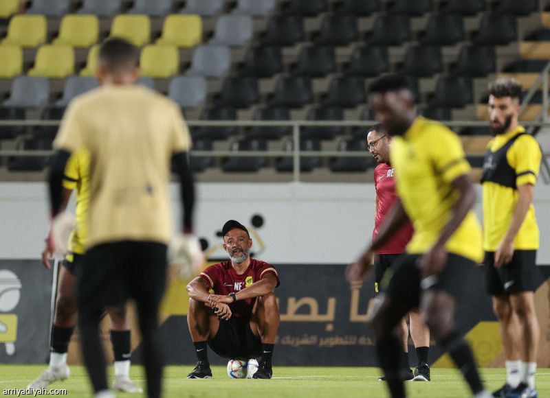 الاتحاد يبحث عن مدرب