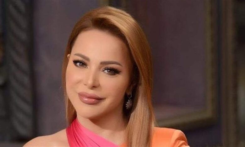 سوزان نجم الدين تؤدي فريضة الحج وتعايد الجمهور بصورة من مكة المكرمة