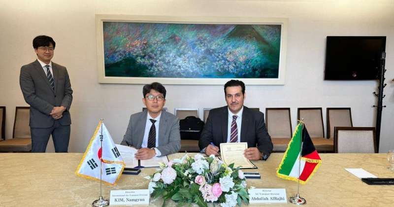 «الطيران المدني» ونظيرتها الكورية توقعان مذكرة لتنظيم التشغيل الجوي