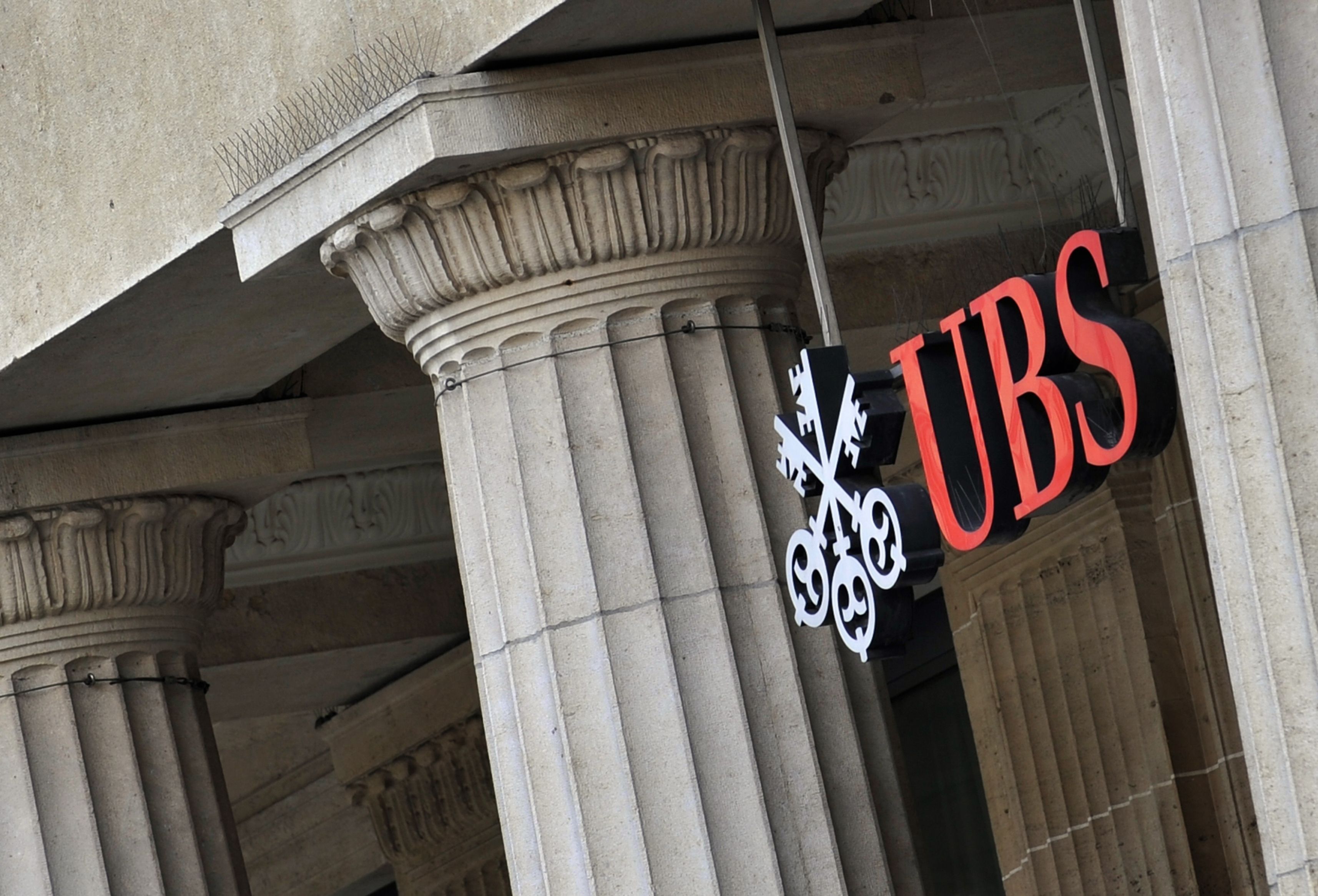 «يو بي إس» يعتزم إلغاء 35 ألف وظيفة في كريدي سويس