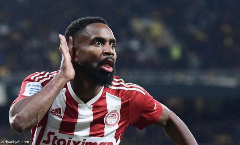 النصر الإماراتي يتعاقد مع باكامبو