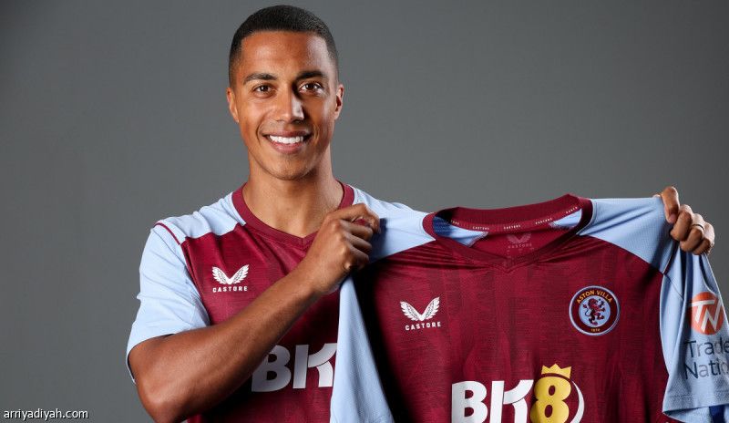 أستون فيلا يضم تيليمانس في صفقة انتقال حر