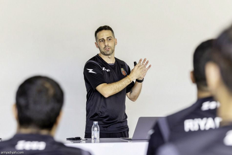 ملعب «المياه».. يحتضن تدريبات الرياض