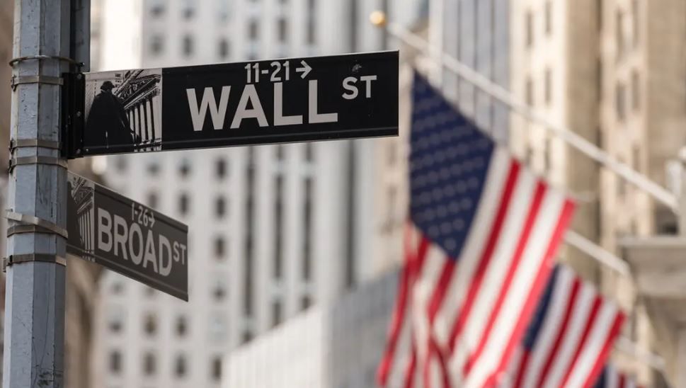 ارتفاع وول ستريت عند الإغلاق