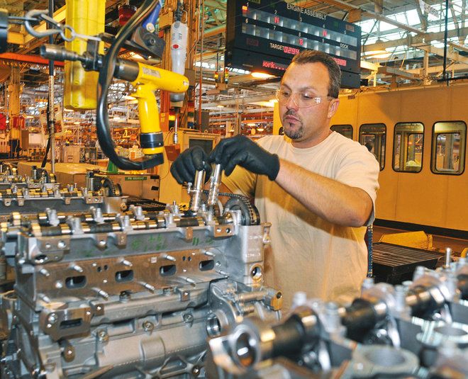 قطاع التصنيع في أمريكا يسجل أكبر انكماش منذ 3 سنوات