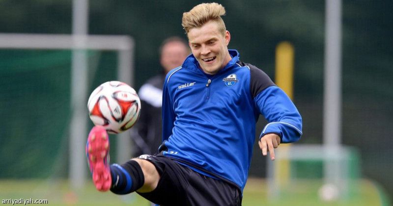 دوكش يجدد عقده