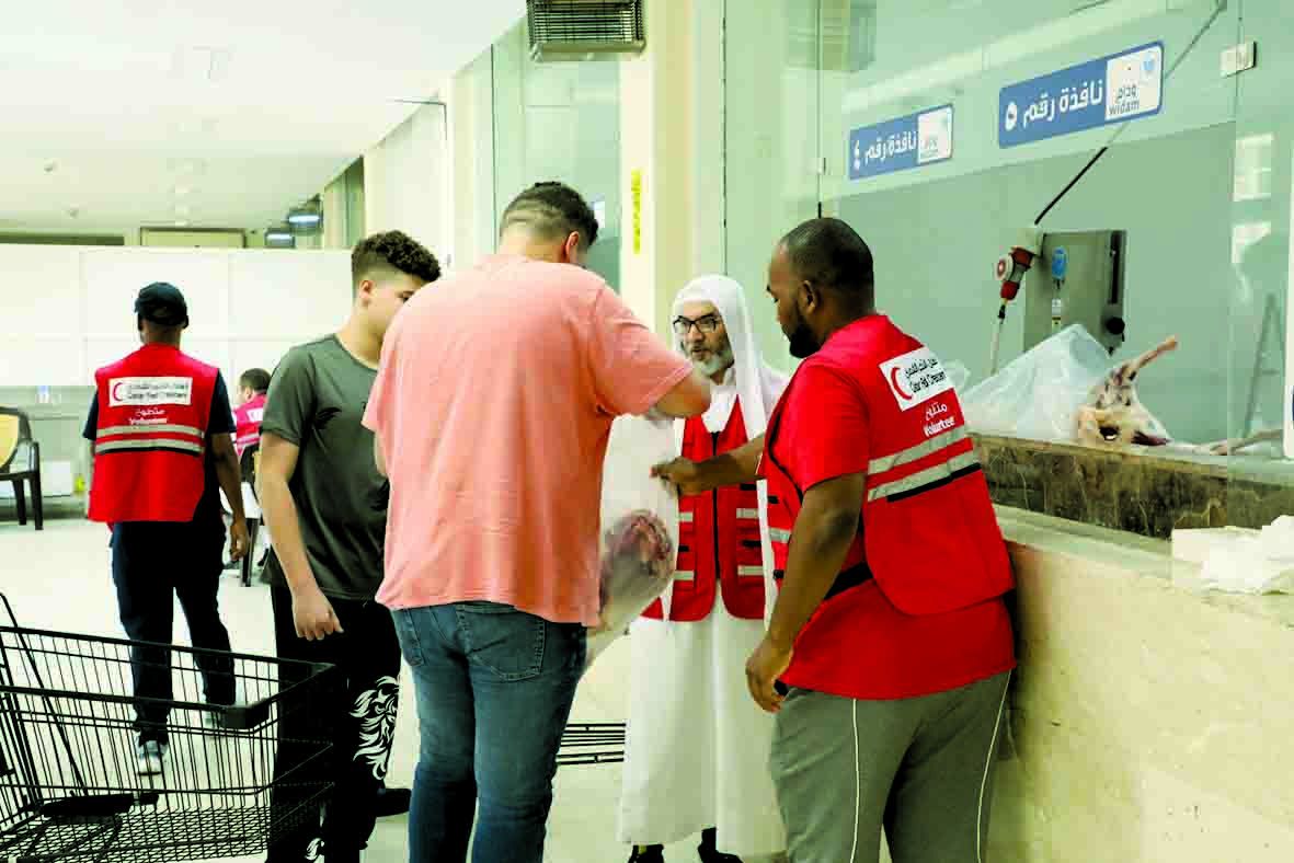 الهلال الأحمر: 60 ألف مستفيد من أضاحي  أهل قطر خلال العيد