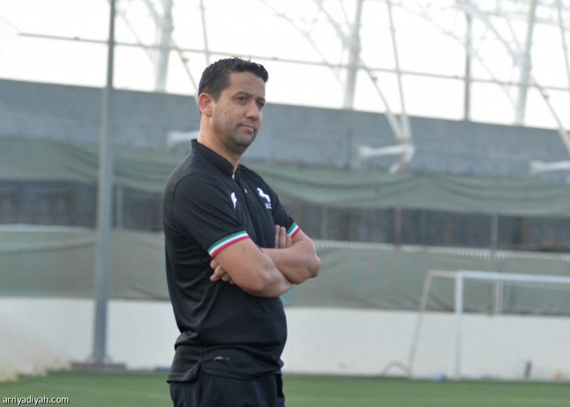 العمري حضر.. مخناس يشرف على الاتفاقيين