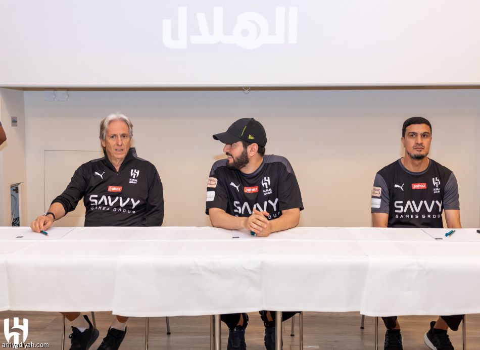 الهلال.. خيسوس يجتمع باللاعبين