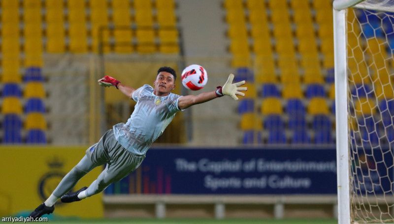 الأخدود يضم حارس النصر