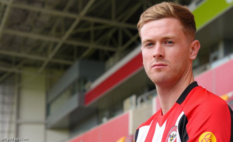 برنتفورد يضم كولينز بـ«صفقة قياسية»