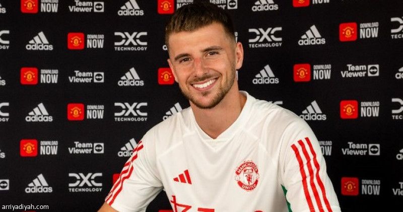 ماونت يرتدي قميص يونايتد 5 أعوام