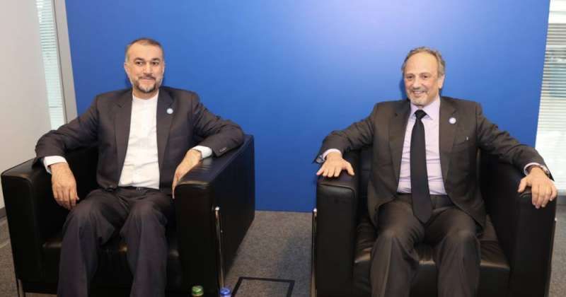 وزير الخارجية بحث ونظيره الإيراني التطورات المستجدة: أهمية تعزيز التعاون المشترك لحفظ أمن وسلامة المنطقة واستقرارها