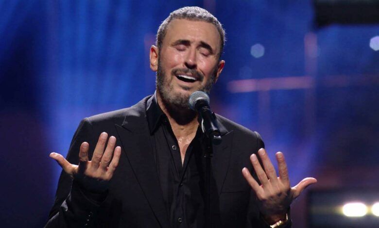 كاظم الساهر يفاجئ الجمهور بردّ فعله بعد رمي مسبحة عليه.. وهذا ما قاله عن نزار قباني