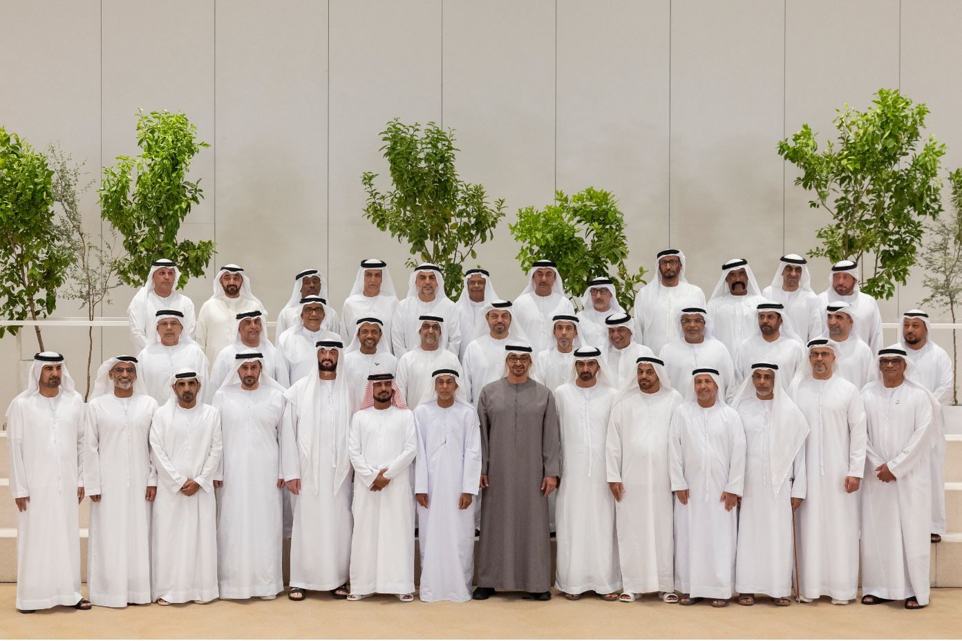 رئيس الدولة يلتقي عدداً من زملاء الدراسة