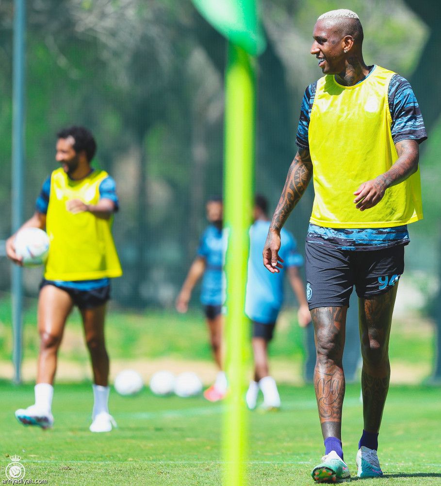 العقيدي يلتحق بالنصر في البرتغال