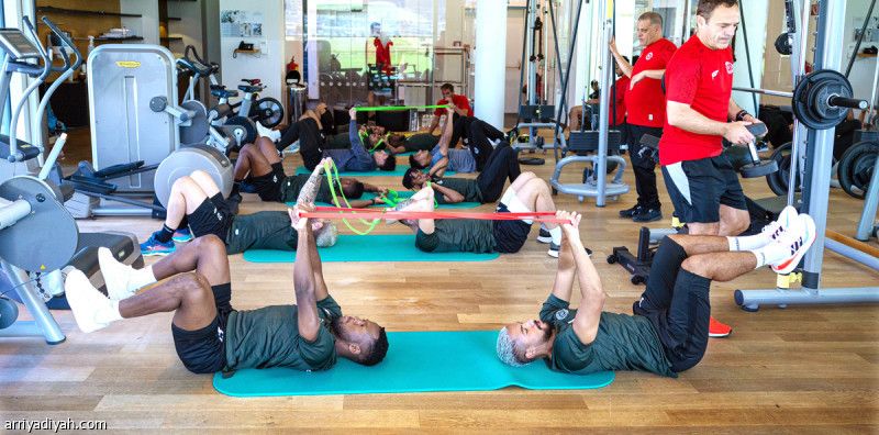 تجارب الشباب.. أوروبيان وخليجي