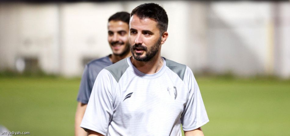 الطائي يجدد عقد مجرشي