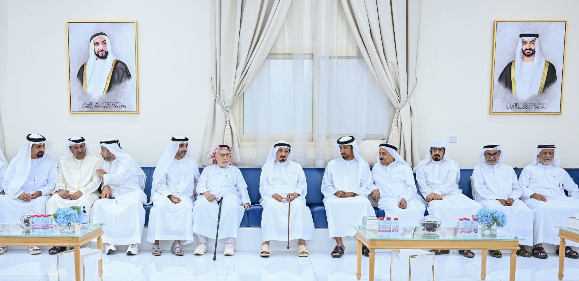 حاكم عجمان يقدم واجب العزاء بوفاة حميد سيف المهيري