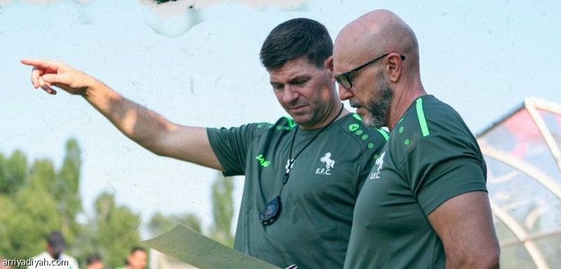 جيرارد يدشن مهمة الاتفاق بـ«اجتماع»