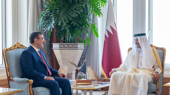 سمو الأمير يستقبل نائب الرئيس التركي