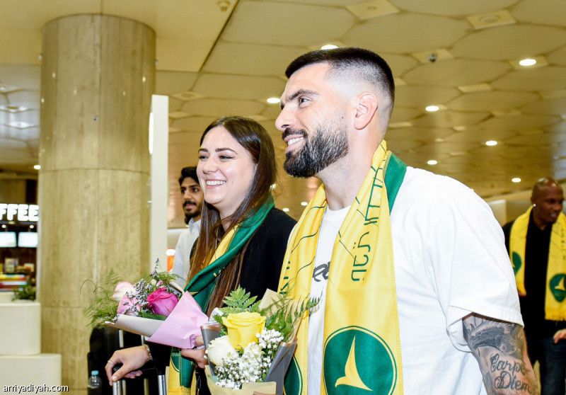 لوبيز ينتظم في معسكر تركيا