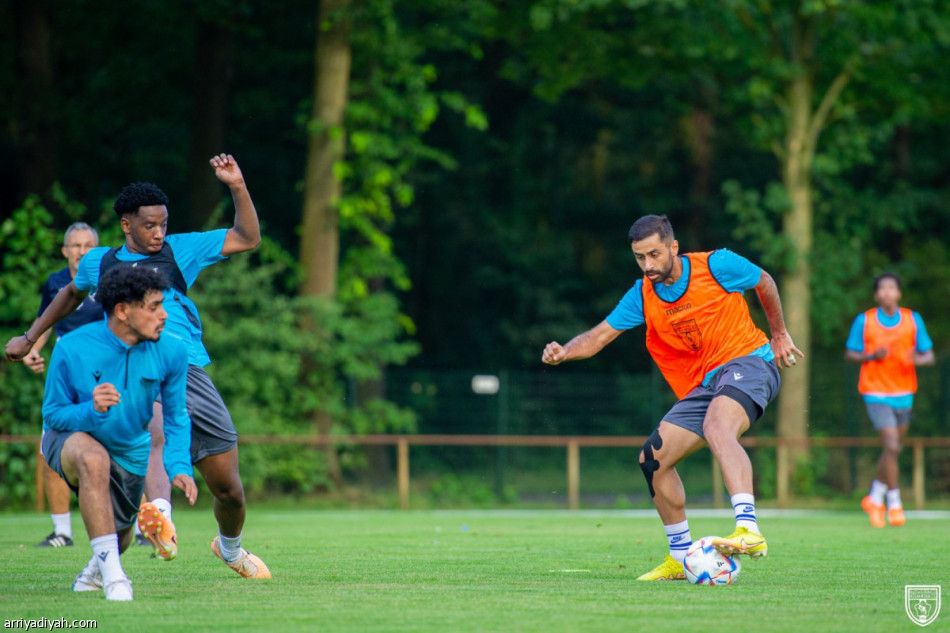 التعاون.. شاموسكا يفرض اللمسة الواحدة