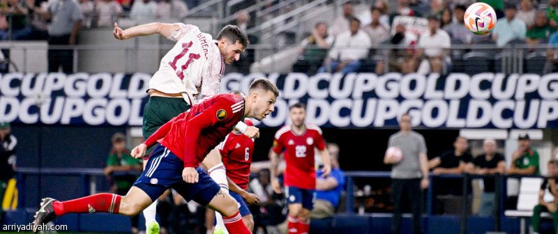 المكسيك إلى نصف النهائي