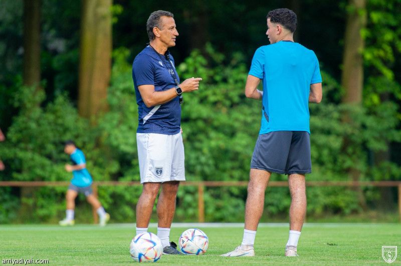 التعاون.. شاموسكا يفرض اللمسة الواحدة