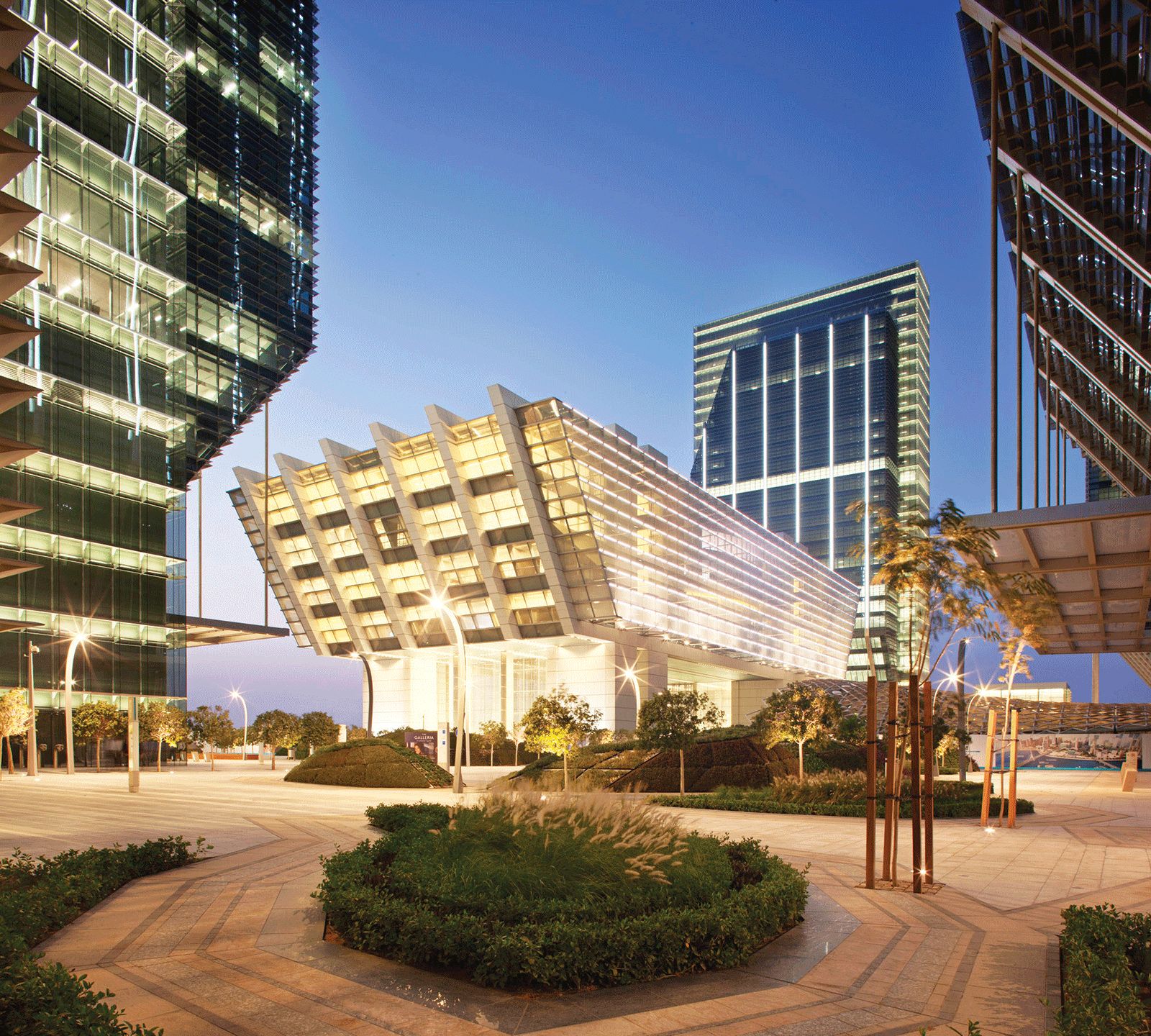 سوق أبوظبي العالمي يصدر لوائح خاصة بالفنادق والسياحة